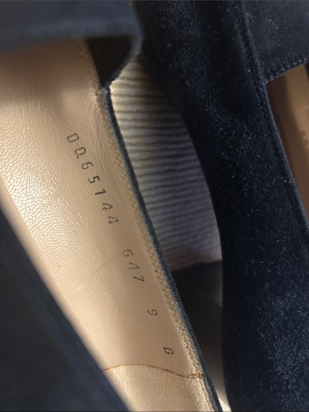 Ferragamo made in Italy Navy Suede Block Heel Slip-On Pumps 9B - Picture 2 of 4